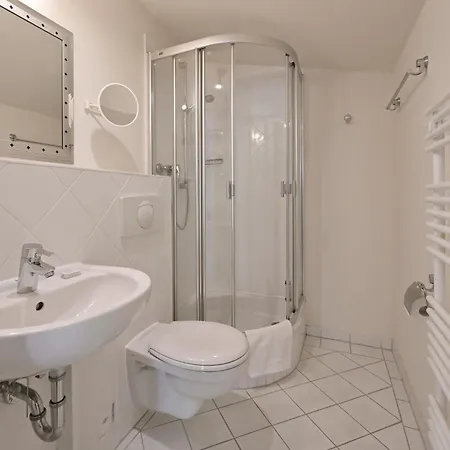 11 Celia Ruegen Lägenhet *